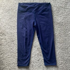 Fabletics Navy cropped leggings